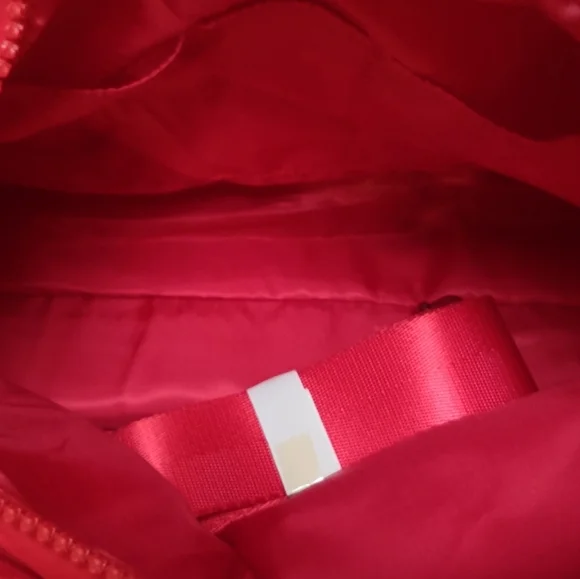 Thirty Years Drift Tote Cherry Red - Picture 5 of 8